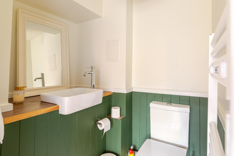 Bathroom 4, Furzen Farmhouse, Gloucestershire