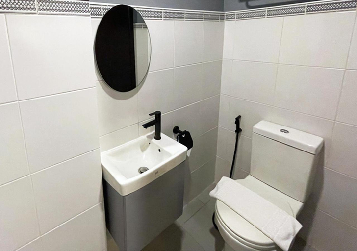 Bathroom 3, mySTAY Hotel BGC North, Taguig