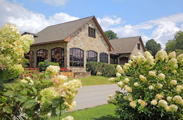 Exterior & Views 1, Dillard House, Rabun