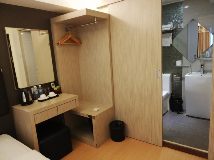 Bathroom 6