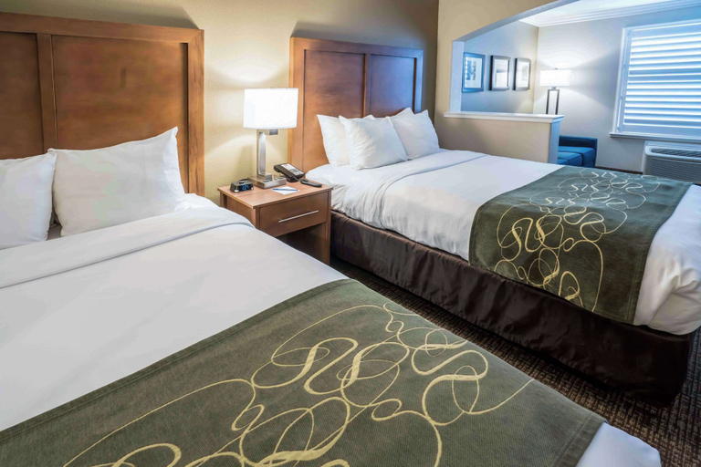 Bedroom 3, Comfort Suites Fresno River Park, Fresno
