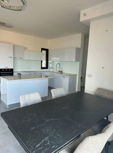 Others 4, Charming 4BR APT with Stellar Sea View