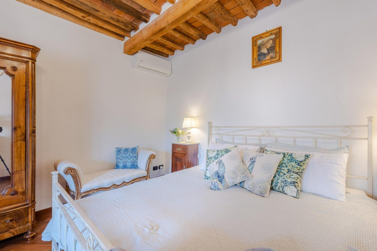 Bedroom 3, Casa La Guardia a 3 Bedrooms Panoramic Apartment, Lucca