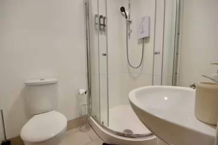 Bathroom, Stunning Compact Studio in Portsea, Portsmouth