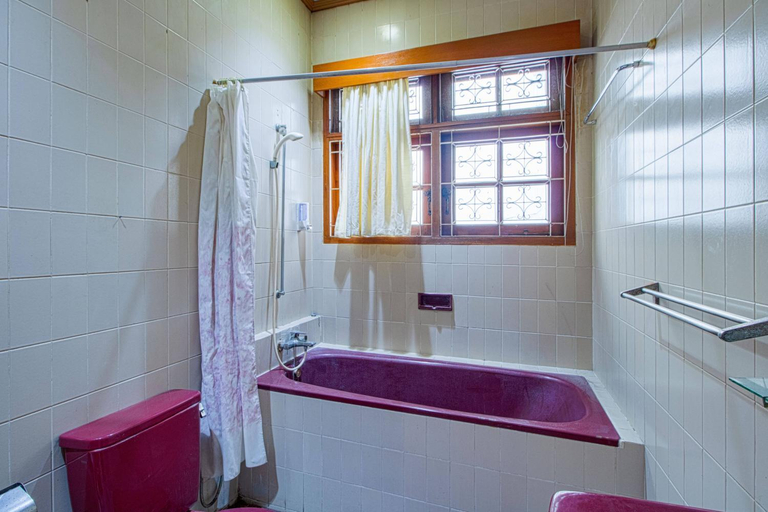Bathroom 14