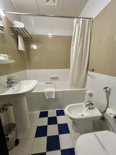 Bathroom 5, Al Nakheel Hotel Apartments Abu Dhabi, Abu Dhabi City
