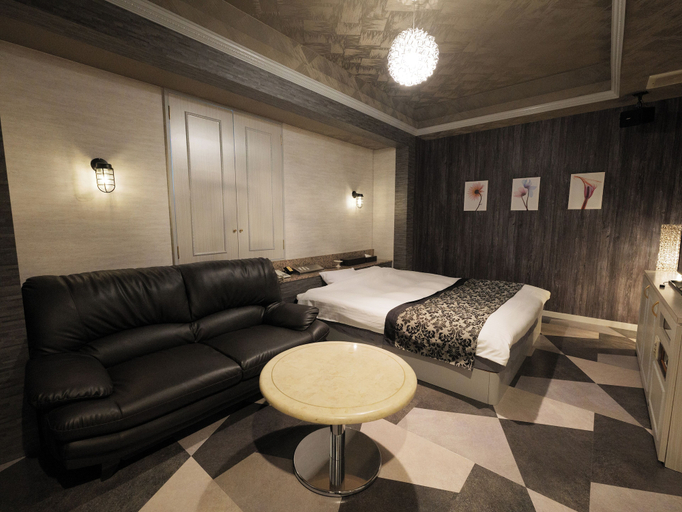 Others 4, FUN3 – Adults Only, Yokohama