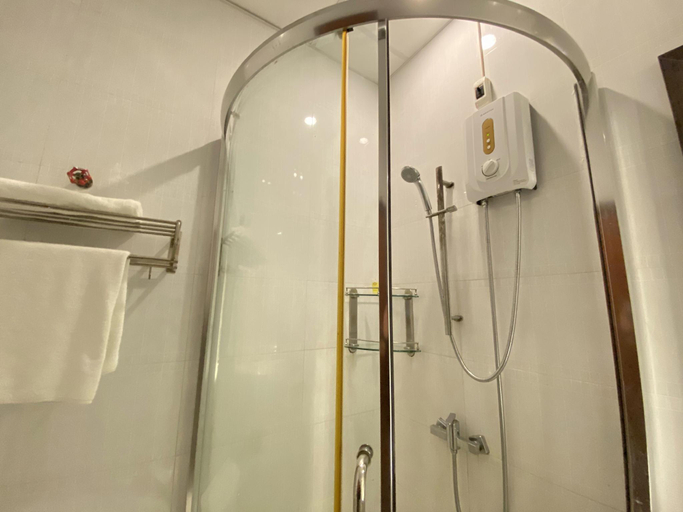 Bathroom 5, City Lodge Hotel, Phnom Penh