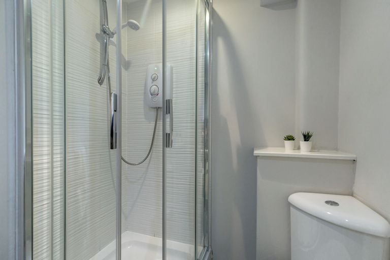 Bathroom 4, Destination Edinburgh Apartments- Southside Apartments, Edinburgh
