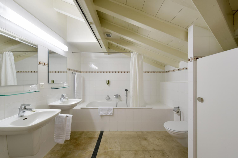 Bedroom 4, L'HÔTEL by Hostellerie du Château, Nyon