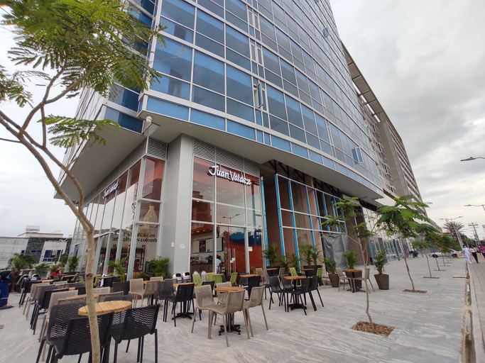 Exterior & Views