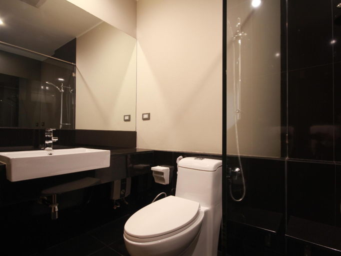 Bathroom 8