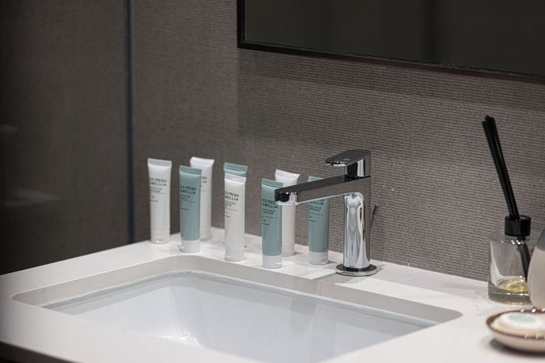 Bathroom 5, GOGOTO Burj & Fountain View Stay, Dubai