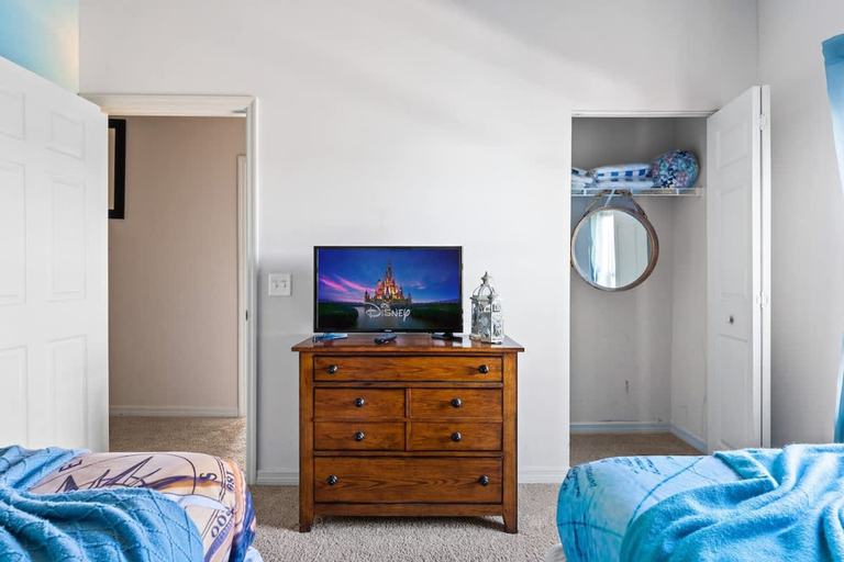 Room 5, Modern Decor at West Lucaya 4 BR Wl8989, Osceola