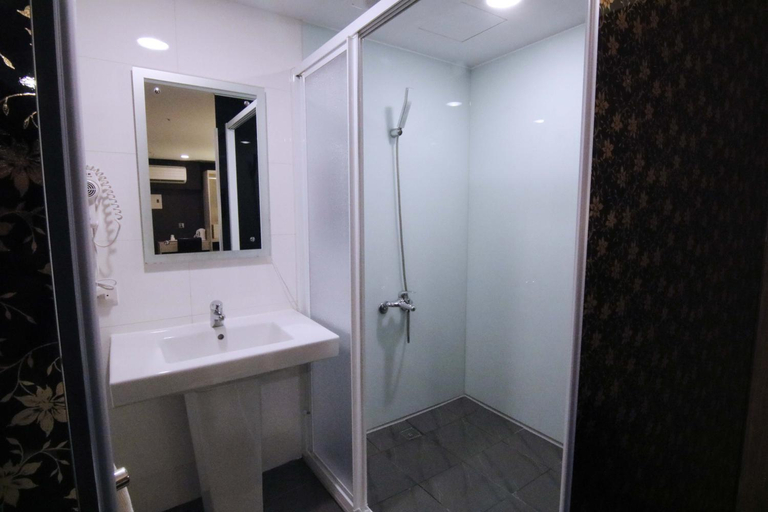 Bathroom 5, Hotel 6 - Wannien, Taipei City