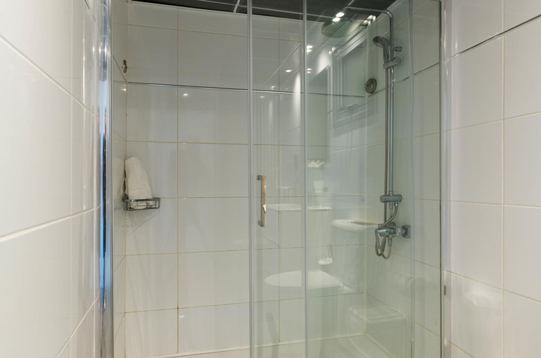 Bathroom 4, St.George Beach Hotel & Spa Resort