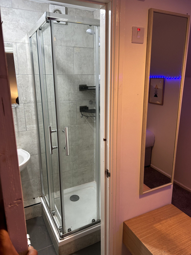 Bathroom 2, Quirky Oasis Anfield, Sefton
