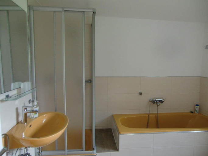Bathroom 3, gemutliche Ferienwohnung in Kaifenheim, Cochem-Zell
