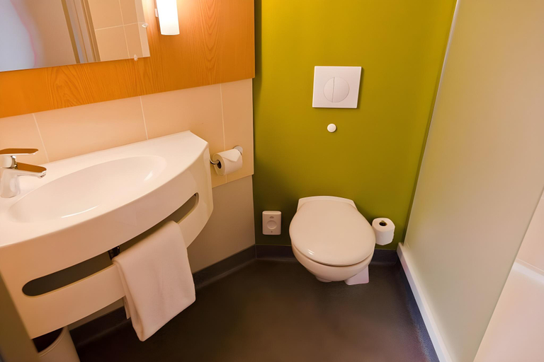 Bathroom 4, Marine Paradise, Pattaya