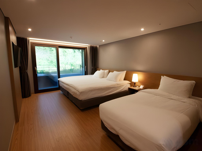Bedroom 2, Petro Hotel, Mungyeong