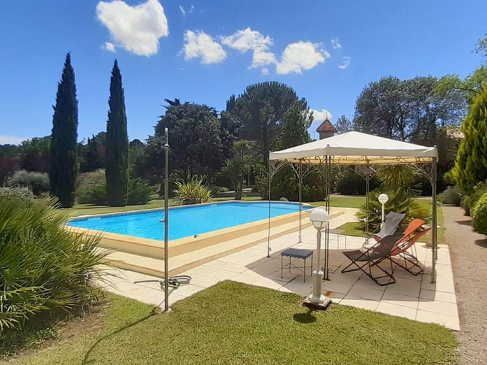 Sport & Beauty 4, Spacious holiday home with private pool and park, Hérault
