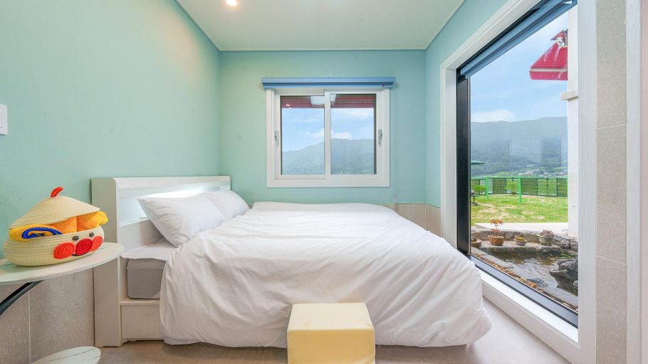 Bedroom 2, gyeongsan stage-ipple pet pension, Yeongcheon