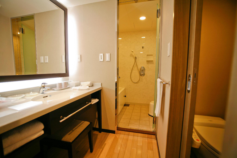 Bathroom 9
