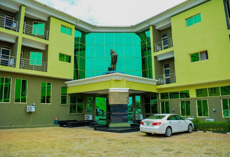 Exterior & Views
