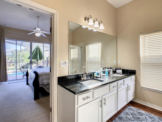 Room 3, Triton Vacation Pool Home Near Disney, Lake