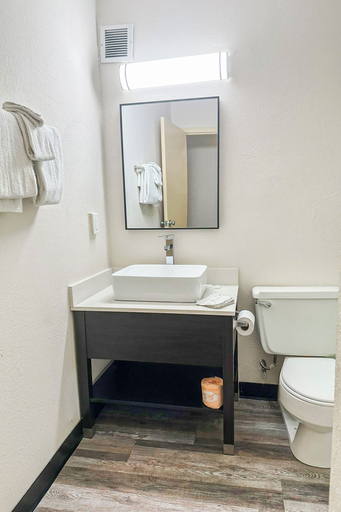Bathroom 5, Jackson Hotel And Convention Center, Madison
