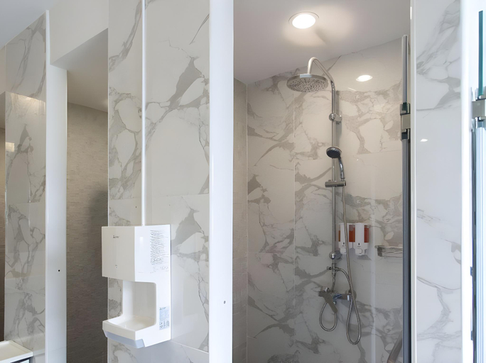 Bathroom 14