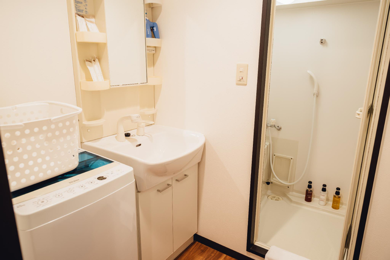 Bathroom 3, Royal Heights Sakuragawa Condominium, Osaka