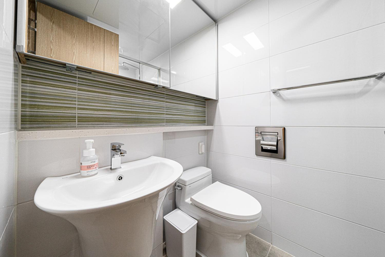 Bathroom, Urbanstay Myeongdong, Jung