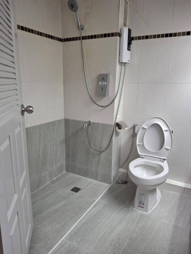 Bathroom 4, Marine Plaza Hotel Pattaya, Pattaya