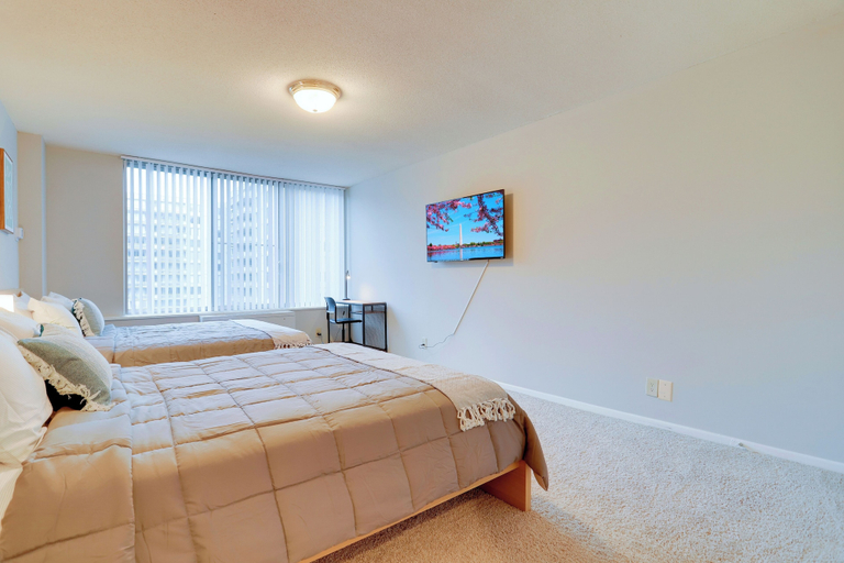 Bedroom 3, Bright Comfort in DC Apts, Arlington