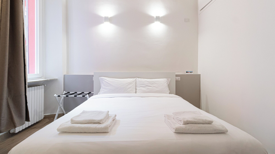 Others 4, Italianway - Frisi 8 B, Milano