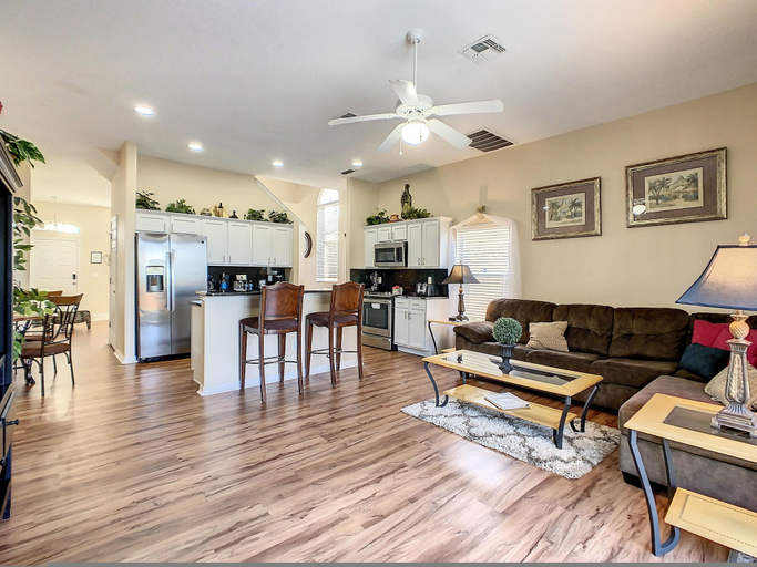 Room 2, Triton Vacation Pool Home Near Disney, Lake