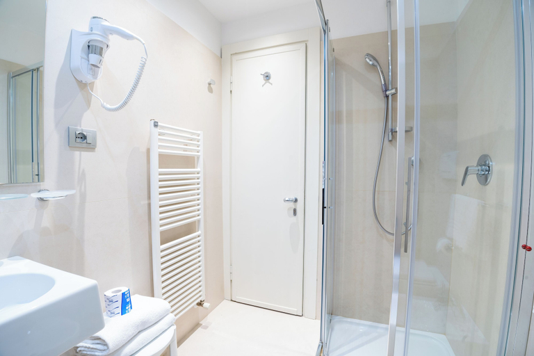 Bathroom 5, Hotel Como, Como