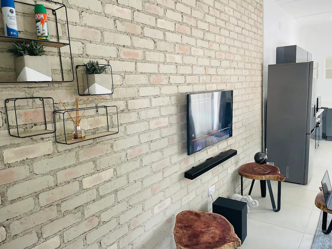 Room 5, Ultra Modern 2 Bedroomed Apartment - 2082, Bulawayo