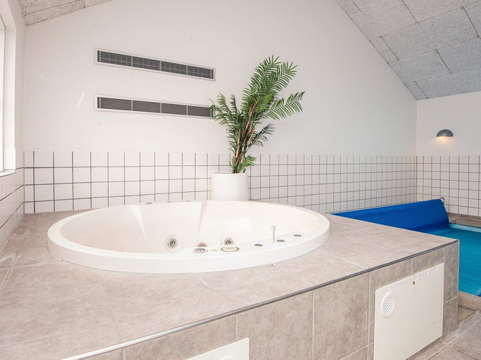 Bathroom, 5 Star Holiday Home in Lokken, Hjørring