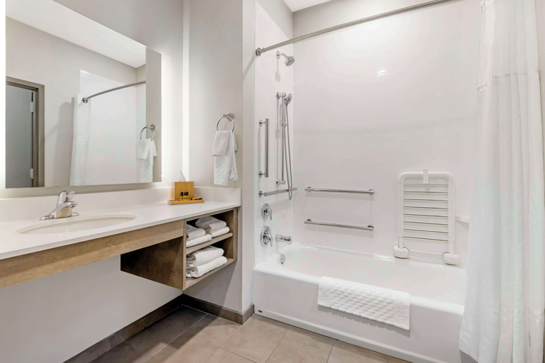 Bathroom 3, Best Western Plus LaCrescent / LaCrosse, Houston