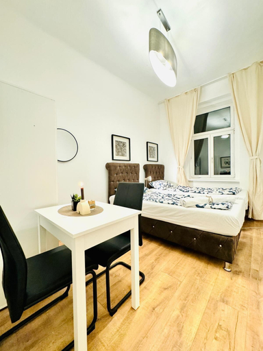 Bedroom 3, 5BR Apt For 10 Walk to Kaufpark Alterlaa, Wien