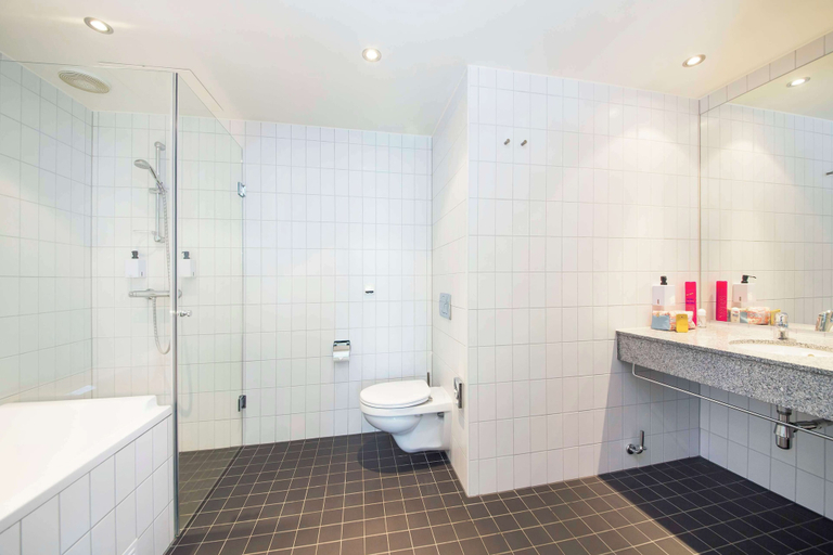 Bathroom 4, Scandic Stavanger Airport, Sola