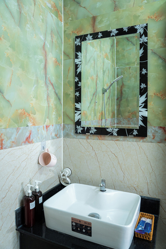 Bathroom 3, You & Me Hotel & Apartment, Vũng Tàu