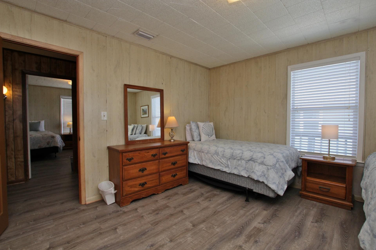 Bedroom 1, Klitzke House, Baldwin