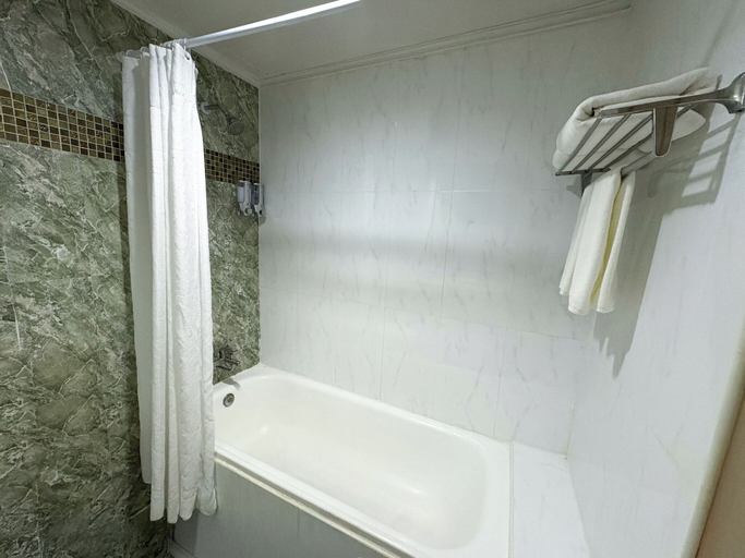 Bathroom 26