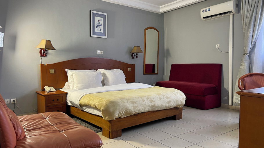 Bedroom 2, Peninsula Hotel Bonamoussadi Douala, Wouri
