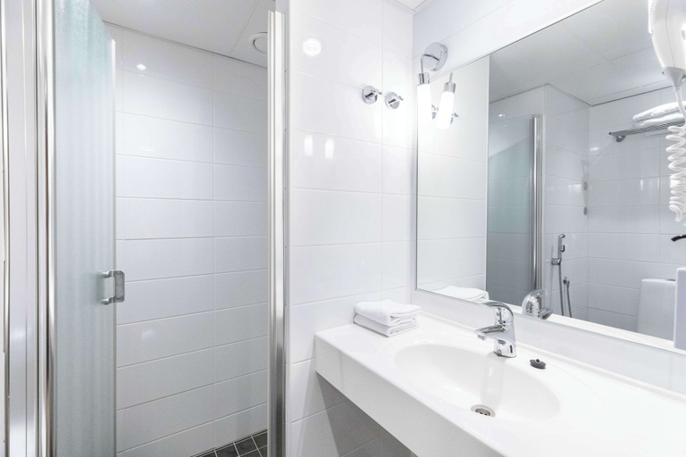Bathroom 5, Scandic Jyväskylä City, Central Finland