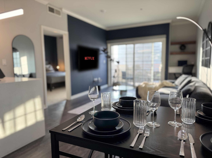 Room 3, Modern Escape W Pool GYM Parking 10 Min to Cedars, Los Angeles