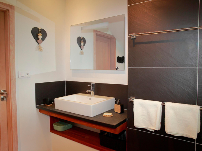 Bathroom 3, Gite atypique au bord de leau, Moselle